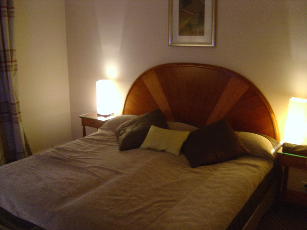 The Barnoon Room, a light twin bedroom